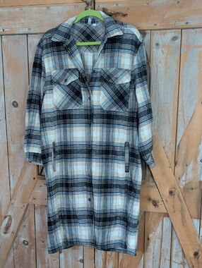 Elan Shacket.   Size Small